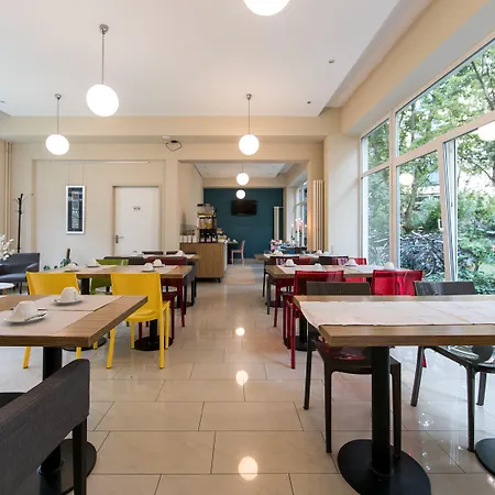 Nu Wave - Digital Check-in Szálloda 3*